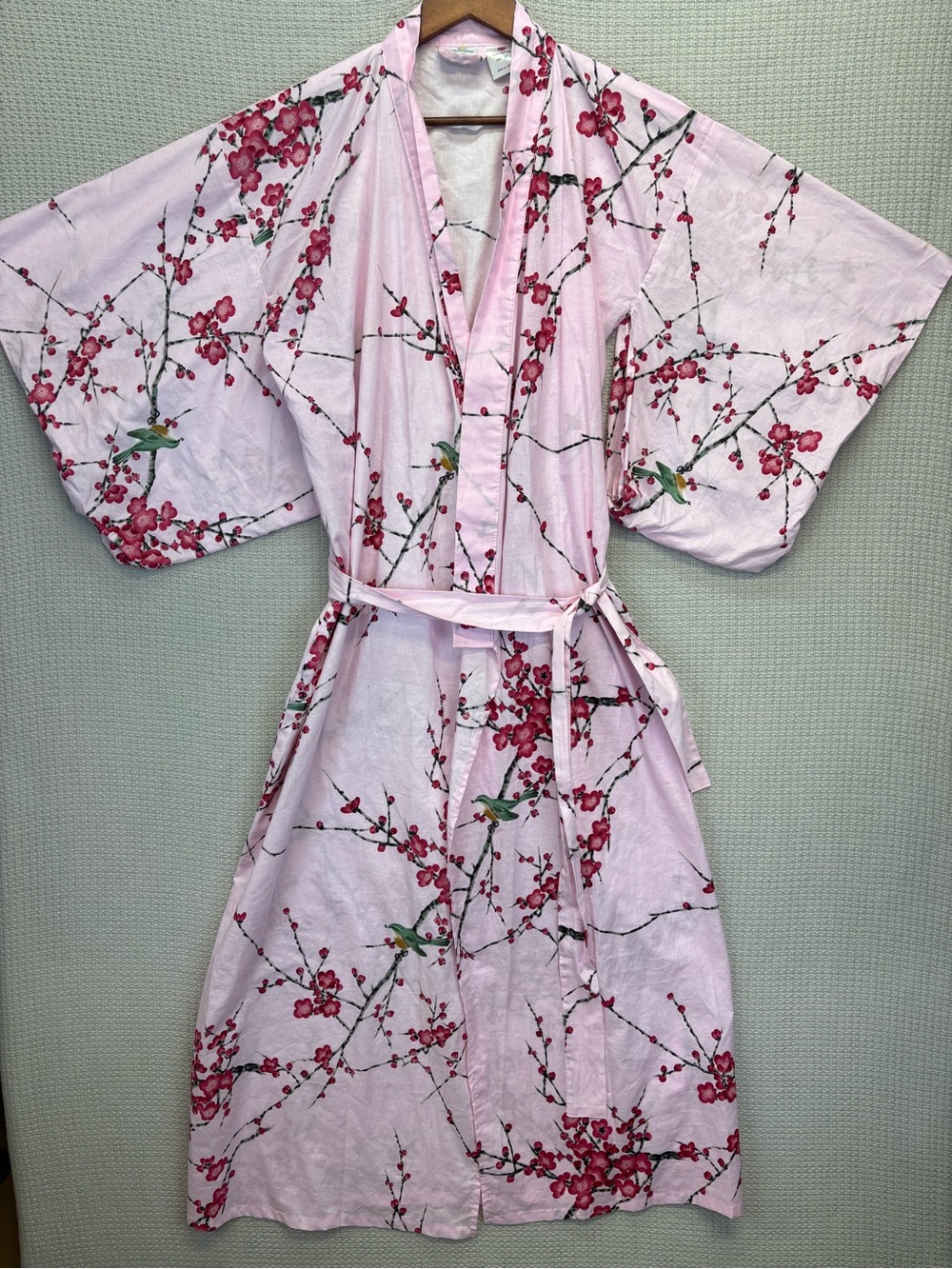 Smithsonian Institution Pink Kimono Yukata Japanese Robe Med Cherry Blossoms